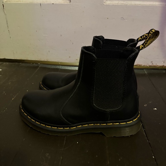 Doc Marten Chelsea Boot - Picture 2 of 6